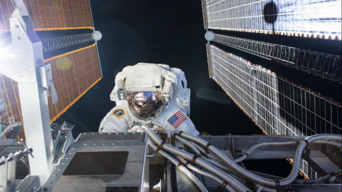 NASA astronotları uzay yürüyüşünde