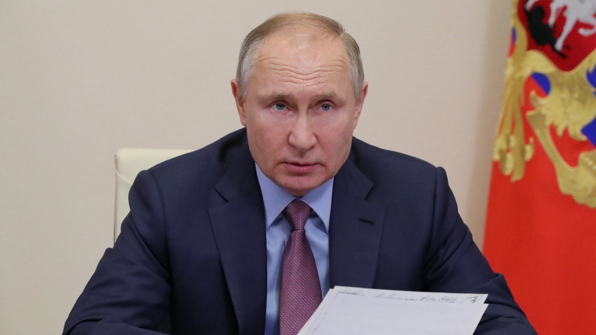 Vladimir Putin: Koronavirüs aşılarımız, mutasyonlara karşı etkili
