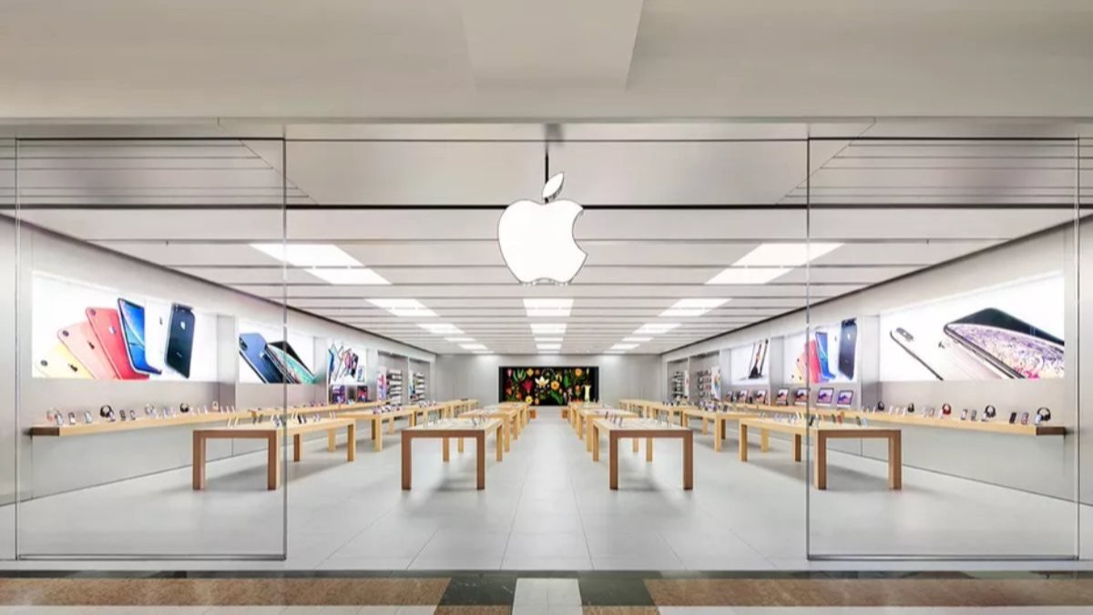 Apple, bir yıl aradan sonra ABD'deki tüm mağazalarını açtı