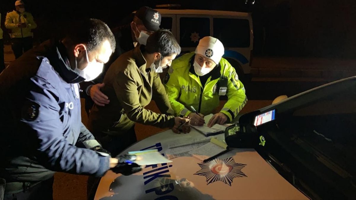 Samsun'da kaza yapan alkollü kişi sürücü olarak arkadaşını göstermek istedi