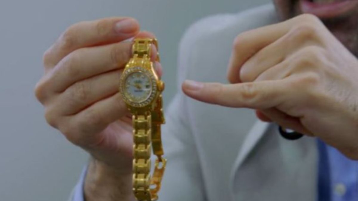 İngiltere’de kadının aldığı imitasyon saat altın çıktı