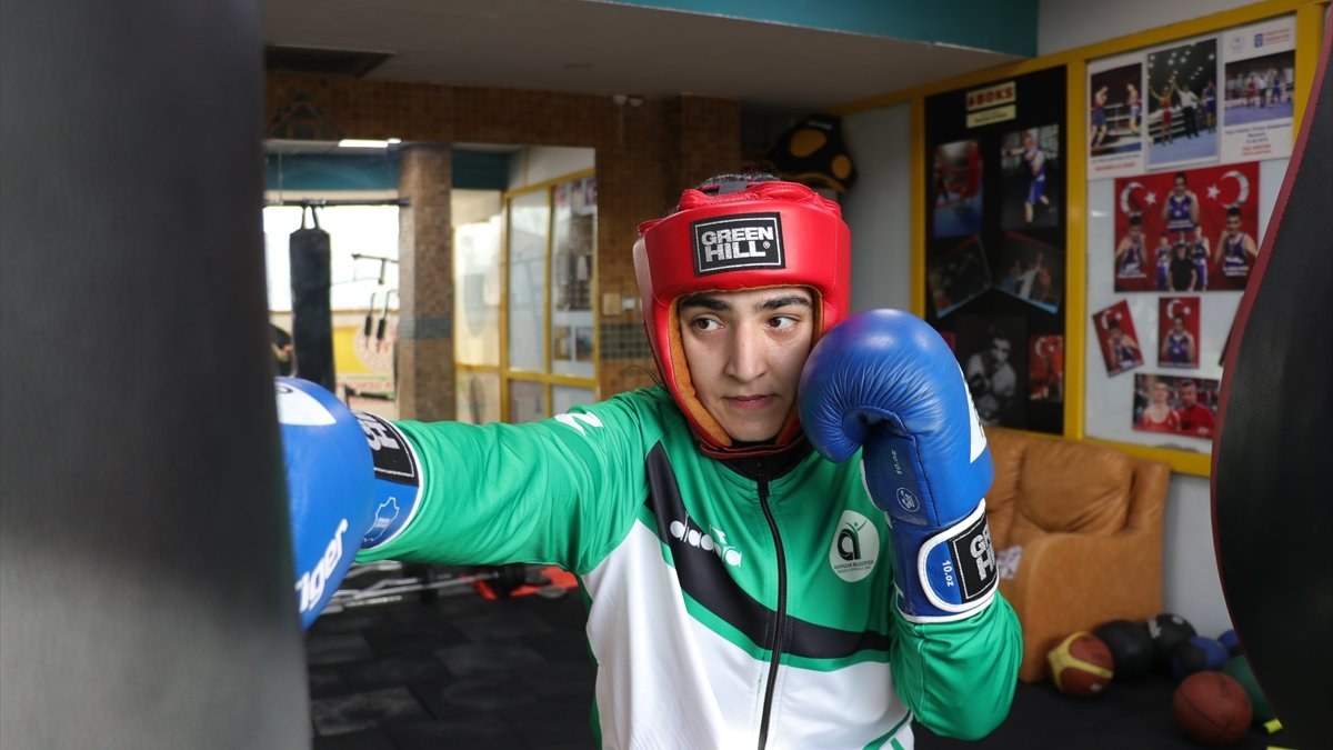 Avrupa şampiyonu milli boksör Ece, gözünü dünya birinciliğine dikti
