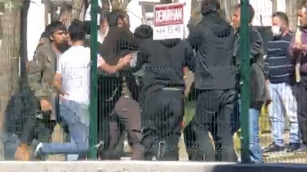 Beyoğlu'nda çocukların kavgasına aileler de katıldı: 1 yaralı