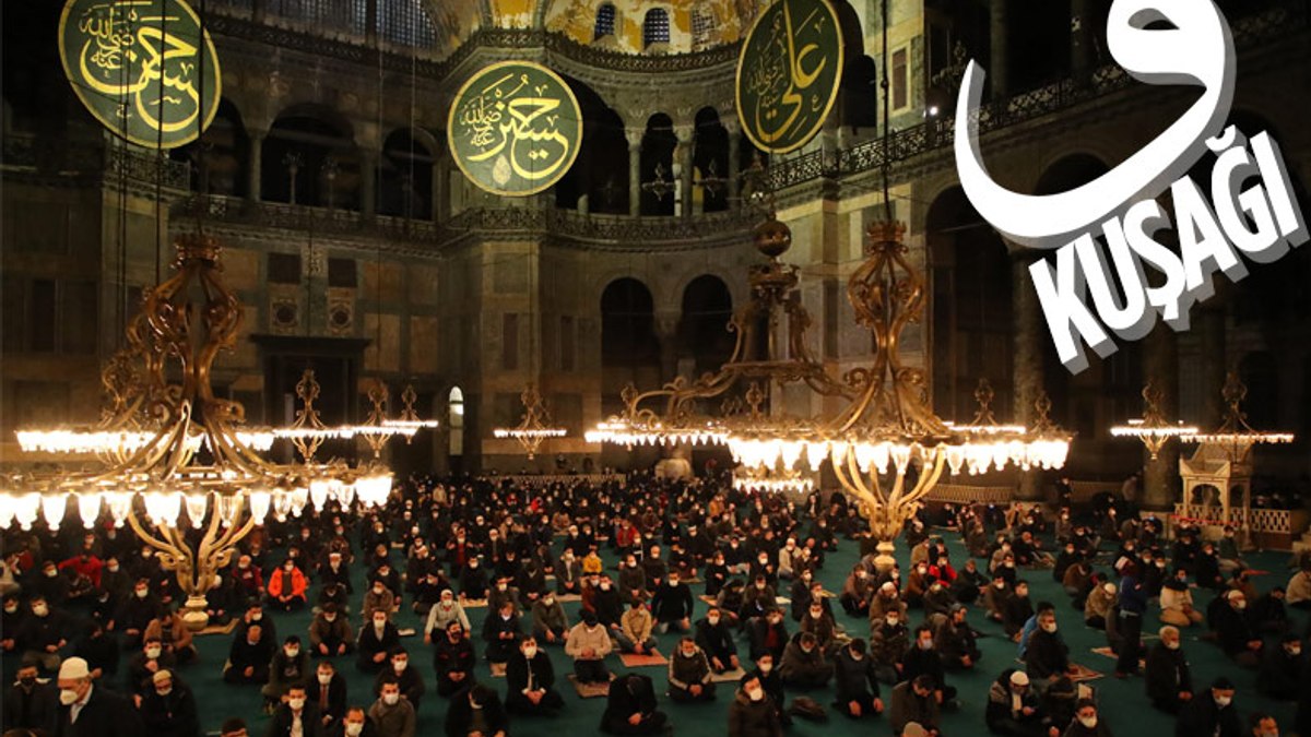 Ayasofya Camiinde gençlerin yoğun katılımıyla sabah namazı