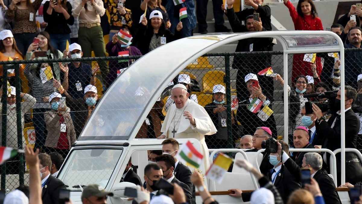 Papa’dan Erbil’de 10 bin kişilik ayin