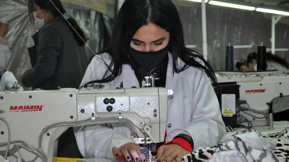 Yüksekova'da tekstil kadınlara emanet