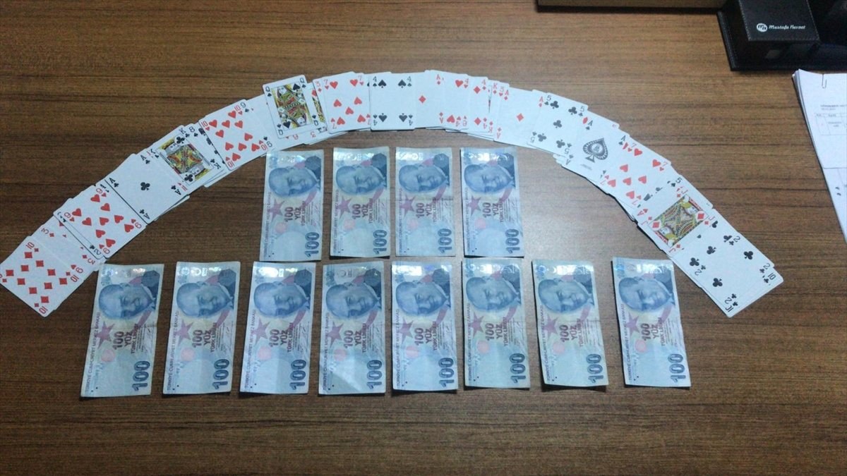 Kocaeli'de kumar oynayan 5 kişiye ceza kesildi