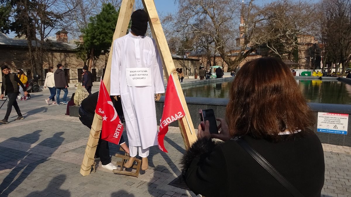 Bursa'daki darağacında, temsili kadın katili idam edildi
