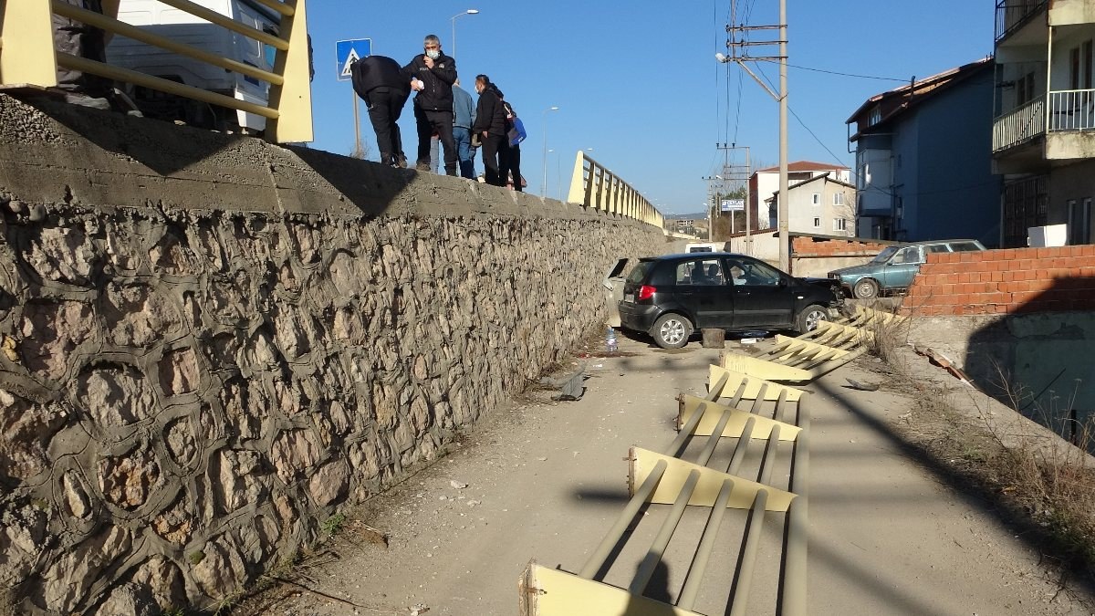 Karabük'te iki otomobil çarpıştı: 2 yaralı