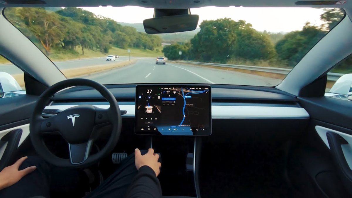 Tesla'nın otonom sürüş yazılımı iki kat daha iyi çalışacak