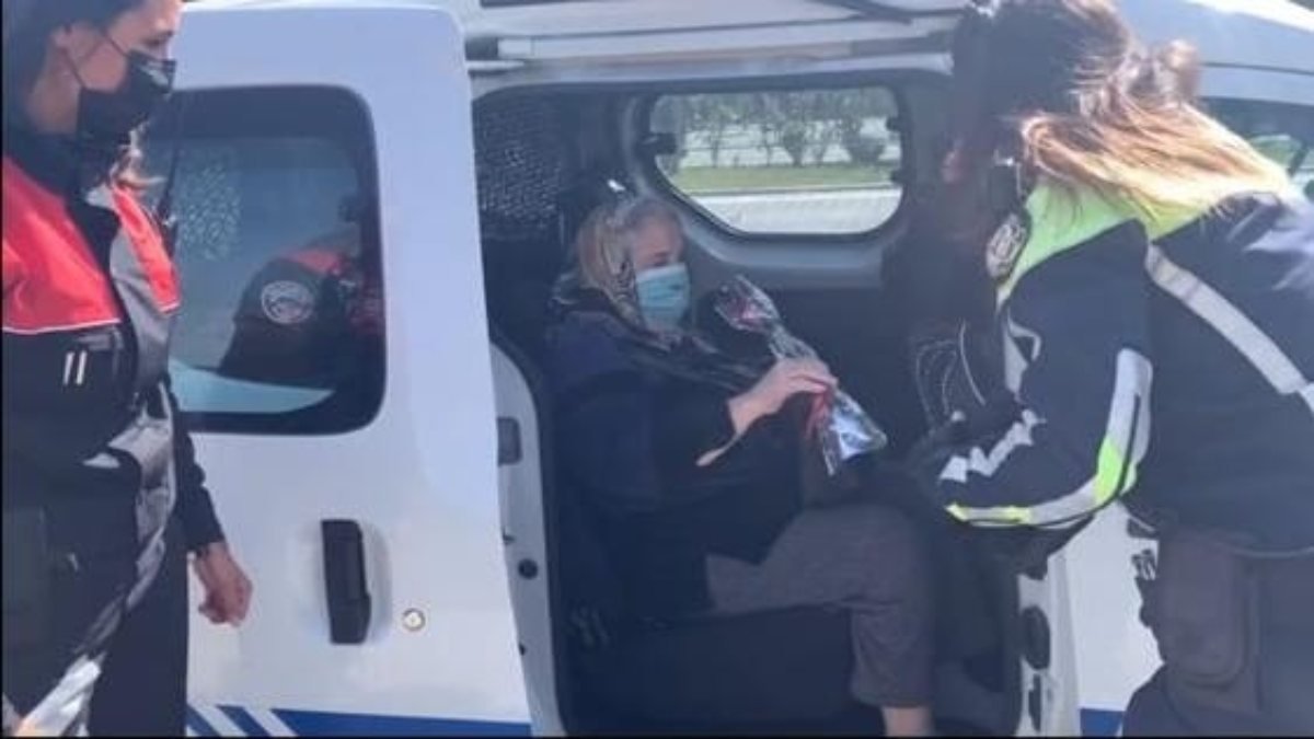 Marmaris'te yaşlı çifti aşıya polisler götürdü