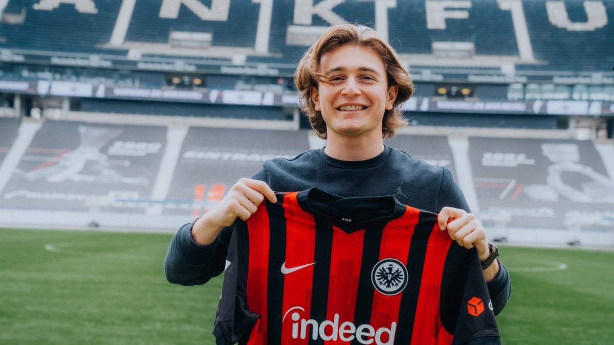 Ali Akman, Eintracht Frankfurt’la sözleşme imzaladı