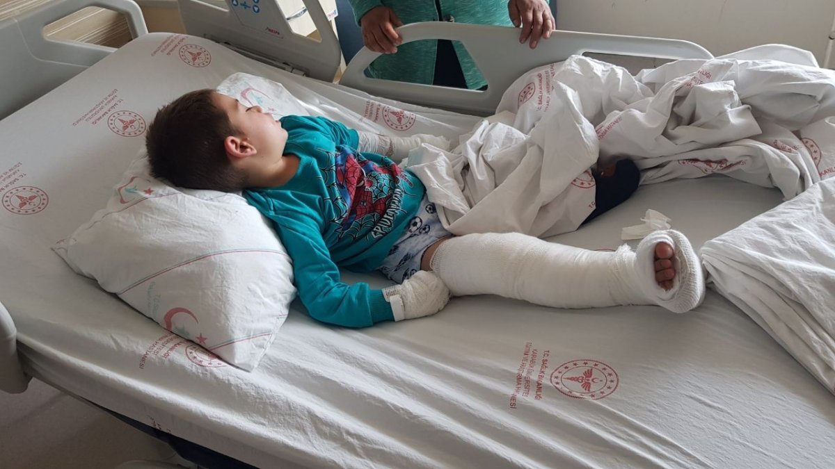 Karabük’te 4 yaşındaki çocuk yürüyen merdivene sıkıştı