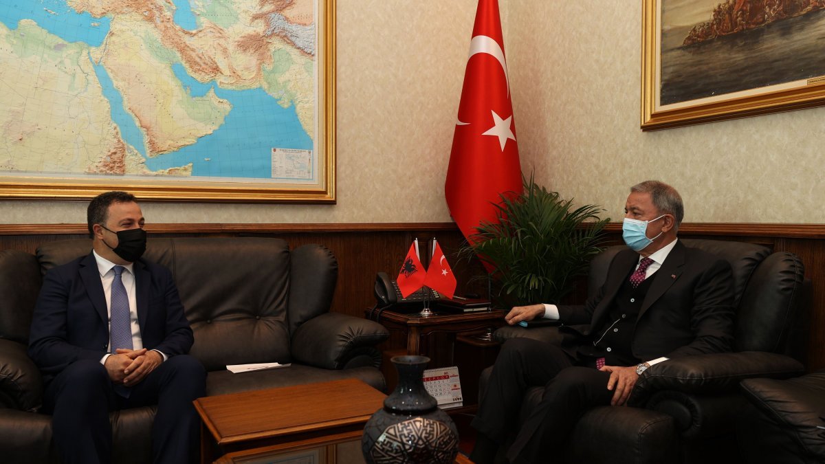 Milli Savunma Bakanı Akar, Arnavut mevkidaşı Peleshi ile görüştü