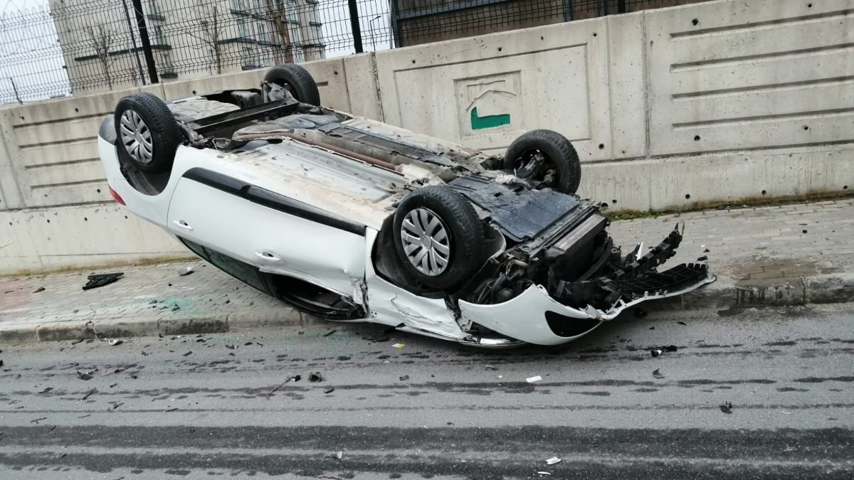 Başakşehir'de otomobilin takla attığı anlar kamerada