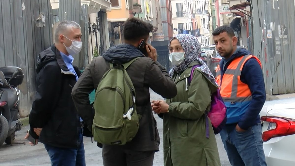 Beyoğlu'nda adres arayan laborant, kapkaça uğradı