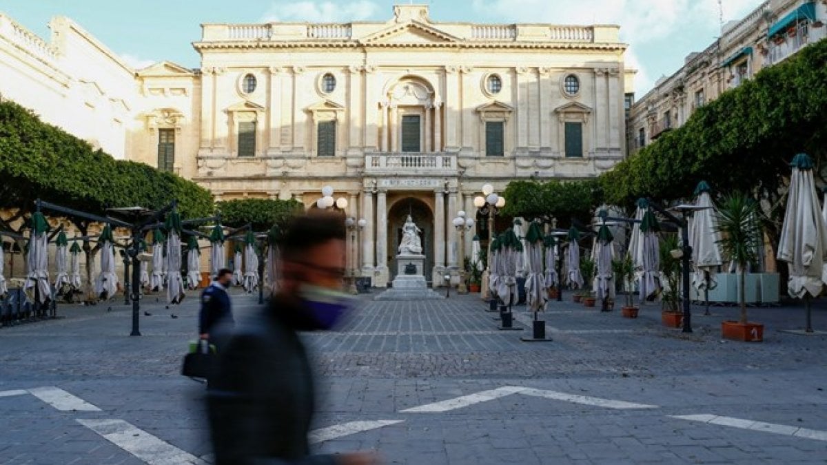 Malta, koronavirüs vakalarındaki artış sebebiyle kapanmaya gidiyor