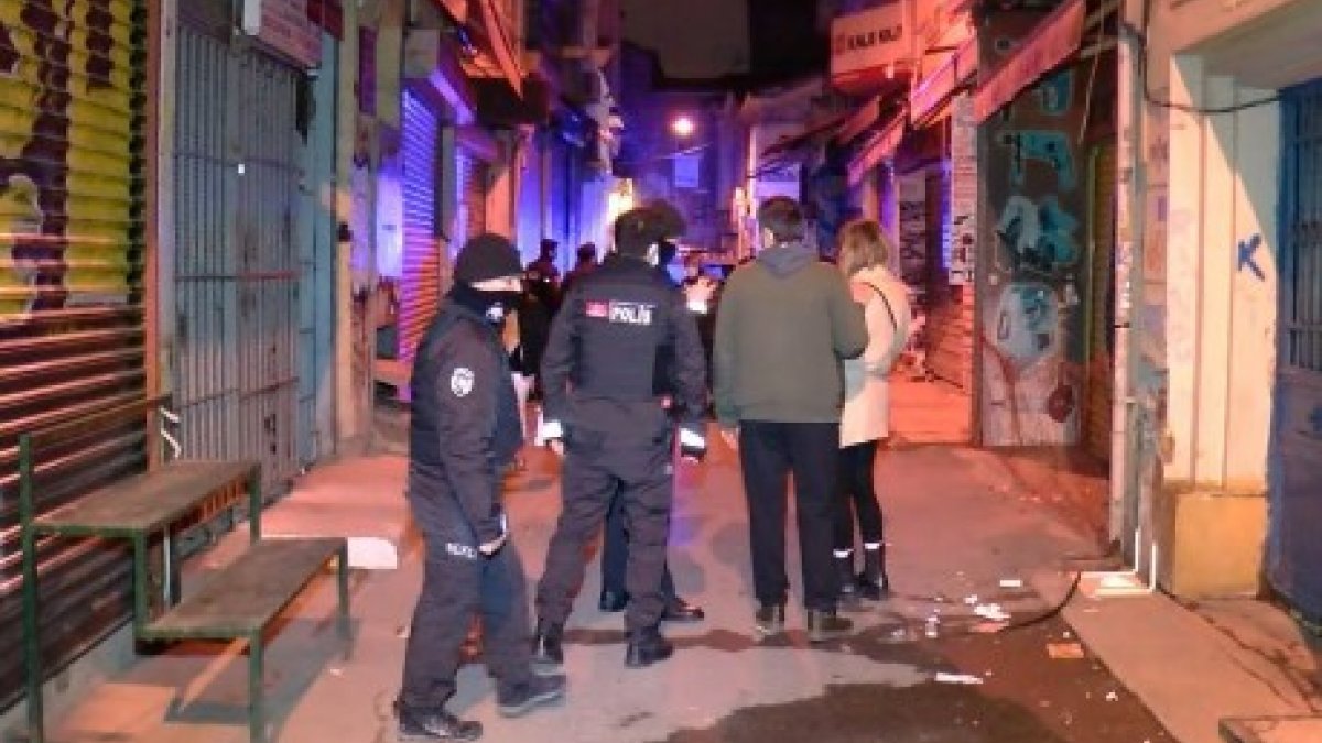 Beyoğlu'nda eğlence mekanına koronavirüs baskını
