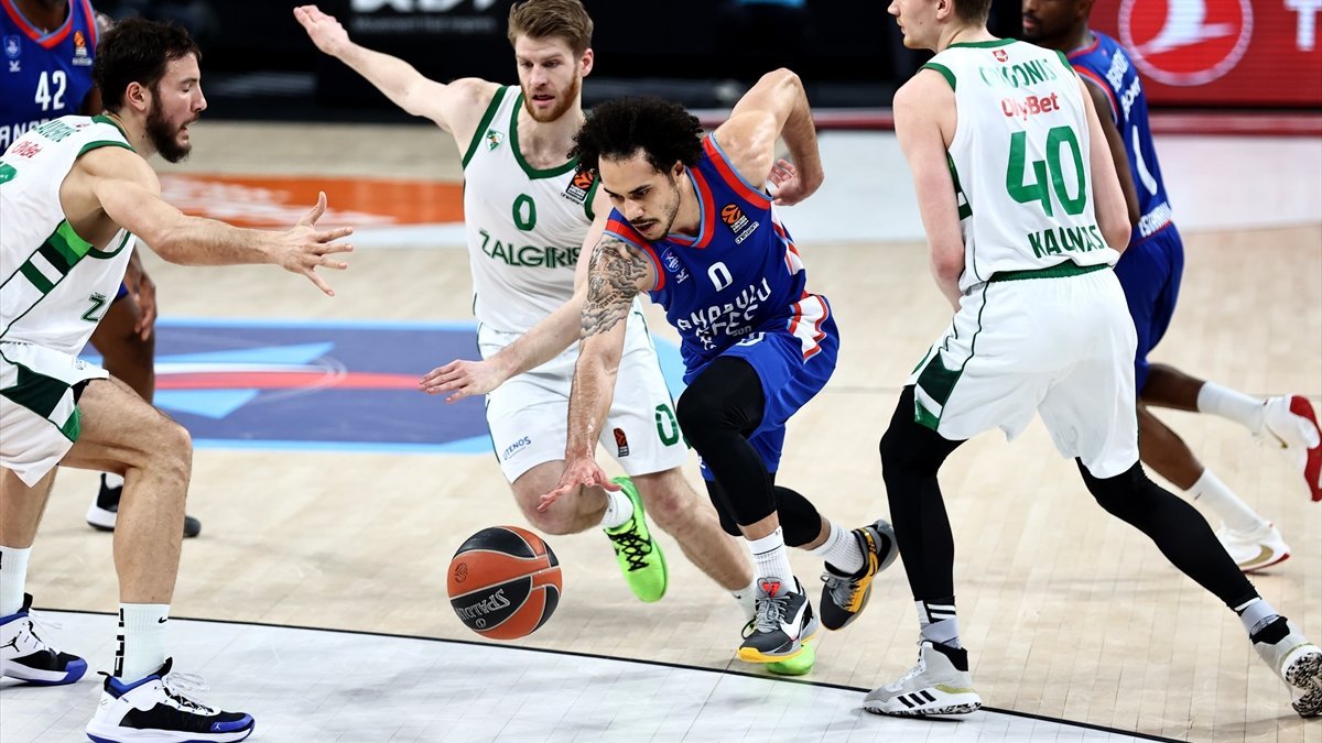 Anadolu Efes EuroLeague'de üst üste 7. galibiyetini aldı