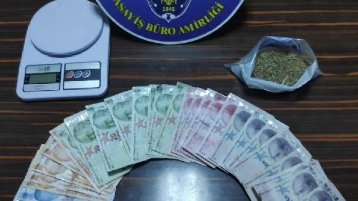 İzmir'de uyuşturucu tacirlerine darbe: 3 gözaltı