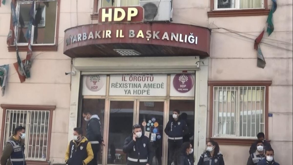 HDP'liler Diyarbakır il binasına evlat nöbeti nedeniyle gelmiyor