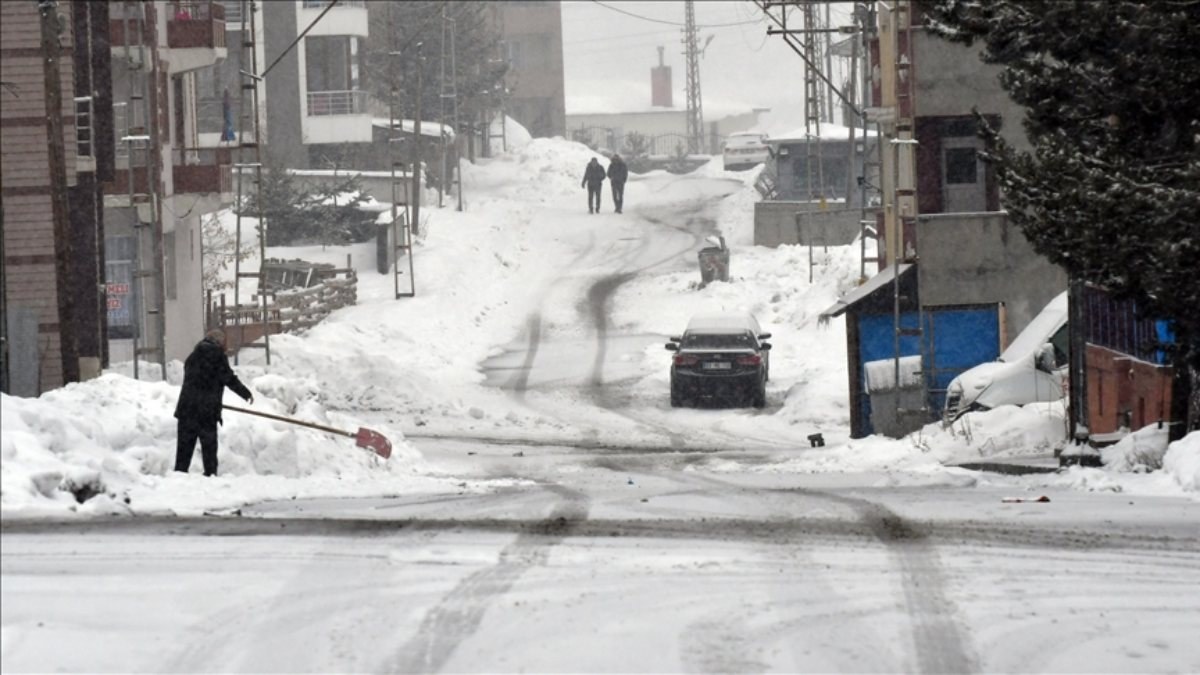 Kars'ta kar yağışı nedeniyle eğitime 1 gün ara