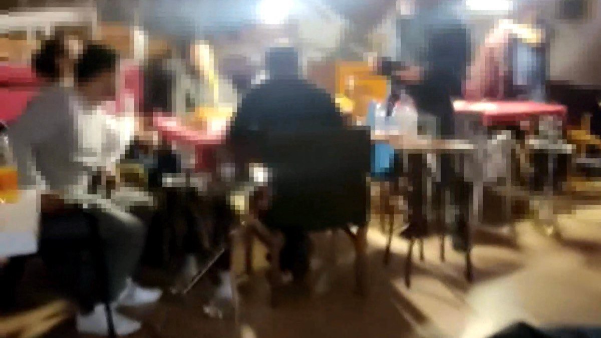 İzmit'teki kafede nargile içip oyun oynayan 16 kişiye ceza kesildi