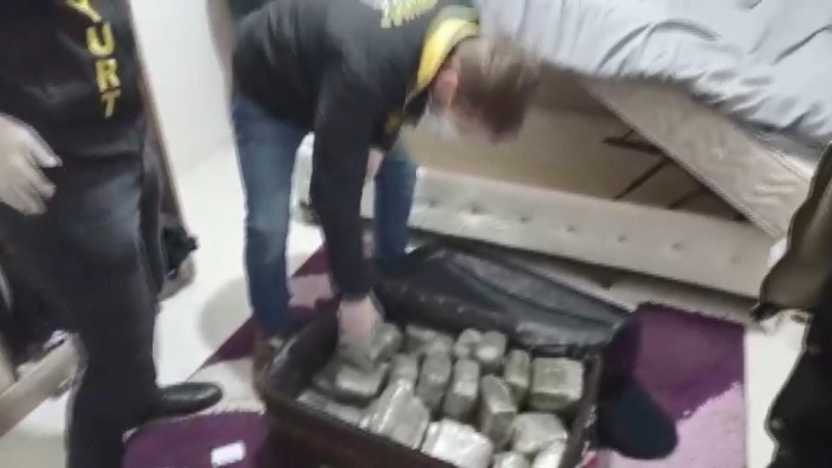 Esenyurt'ta bavul içinde yarım milyon liralık uyuşturucu bulundu