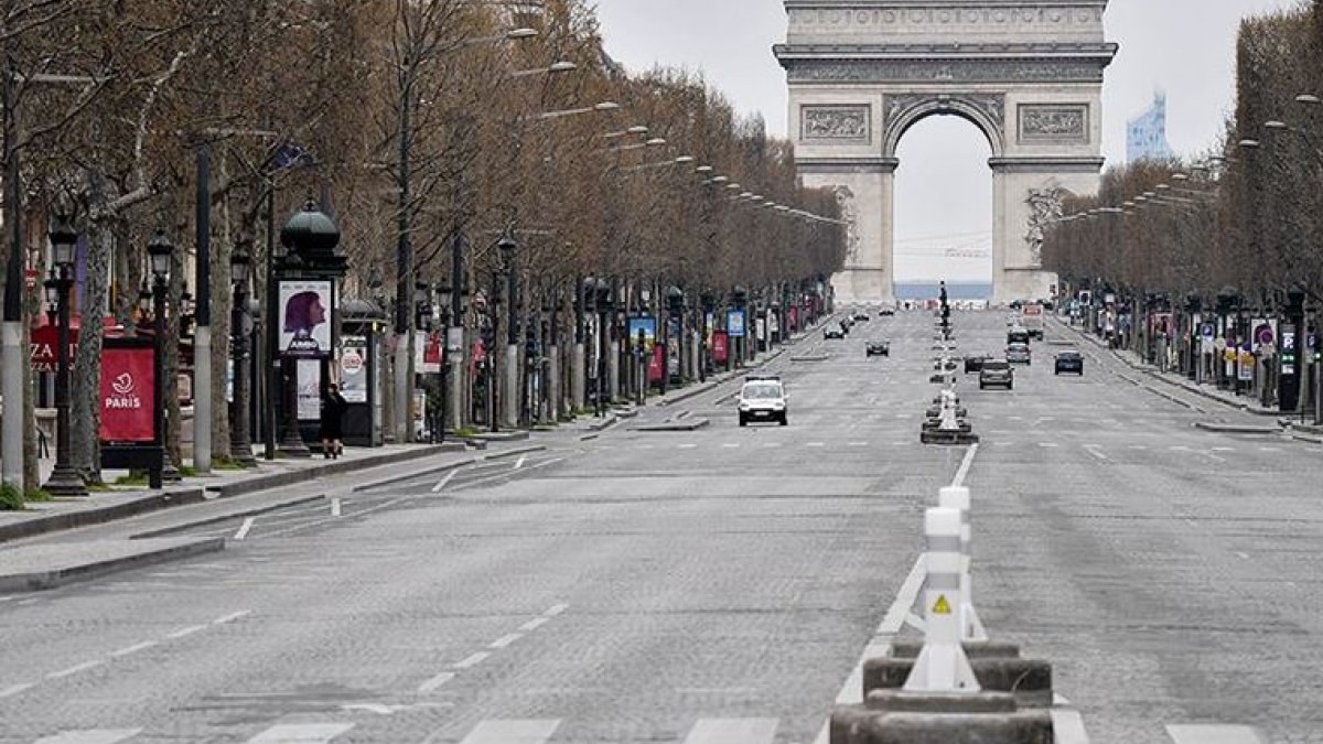 Fransa'dan tam sokağa çıkma yasağı kararı