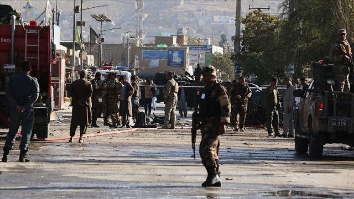 Kabil'de devlet memurlarını taşıyan minibüse bombalı saldırı: 4 ölü