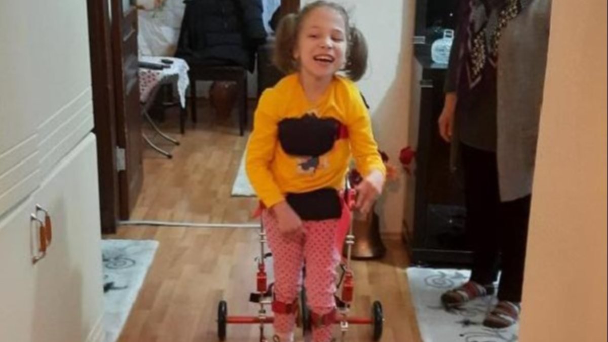 Kocaeli'de SP hastası Miray'ın 'ilk adım' mutluluğu