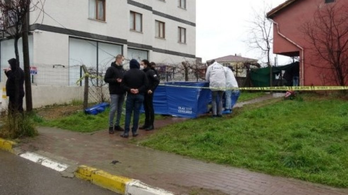 Pendik’te bir genç annesiyle görüşen adamı öldürdü
