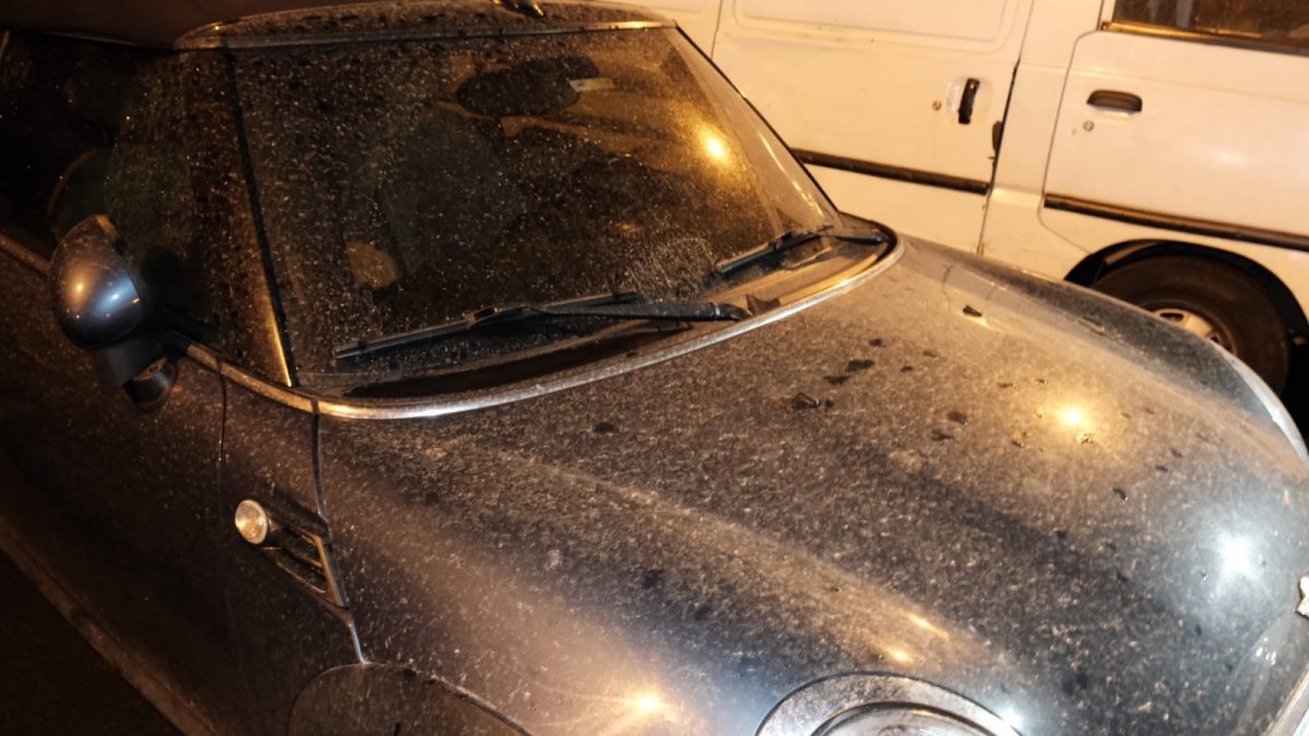 İstanbul'da gece çamur yağdı, sürücüler oto yıkamacılara koştu