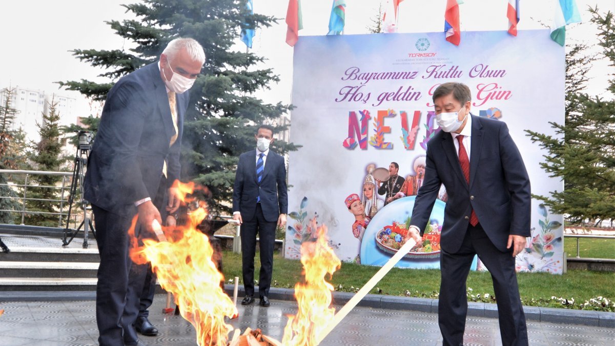 Mehmet Nuri Ersoy Nevruz ateşinden atladı