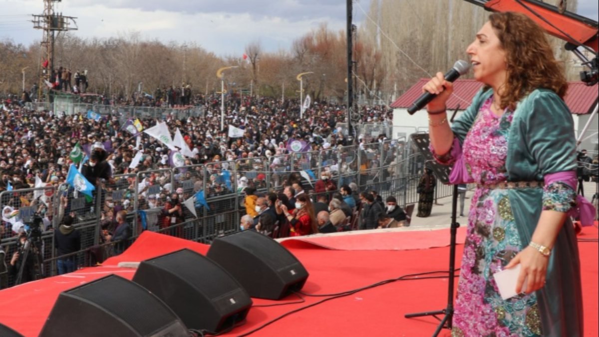 HDP'li Saliha Aydeniz'den teröristbaşı Abdullah Öcalan'a övgüler