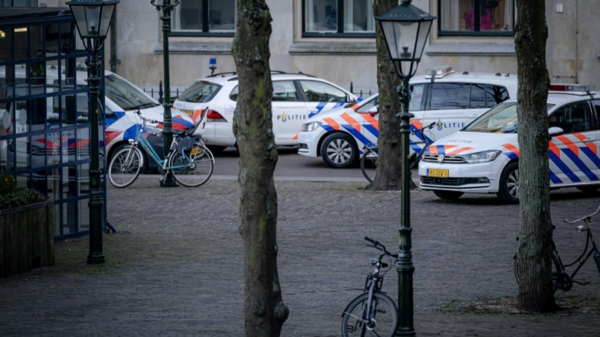 Hollanda Parlamentosu'nda bomba ihbarı asılsız çıktı