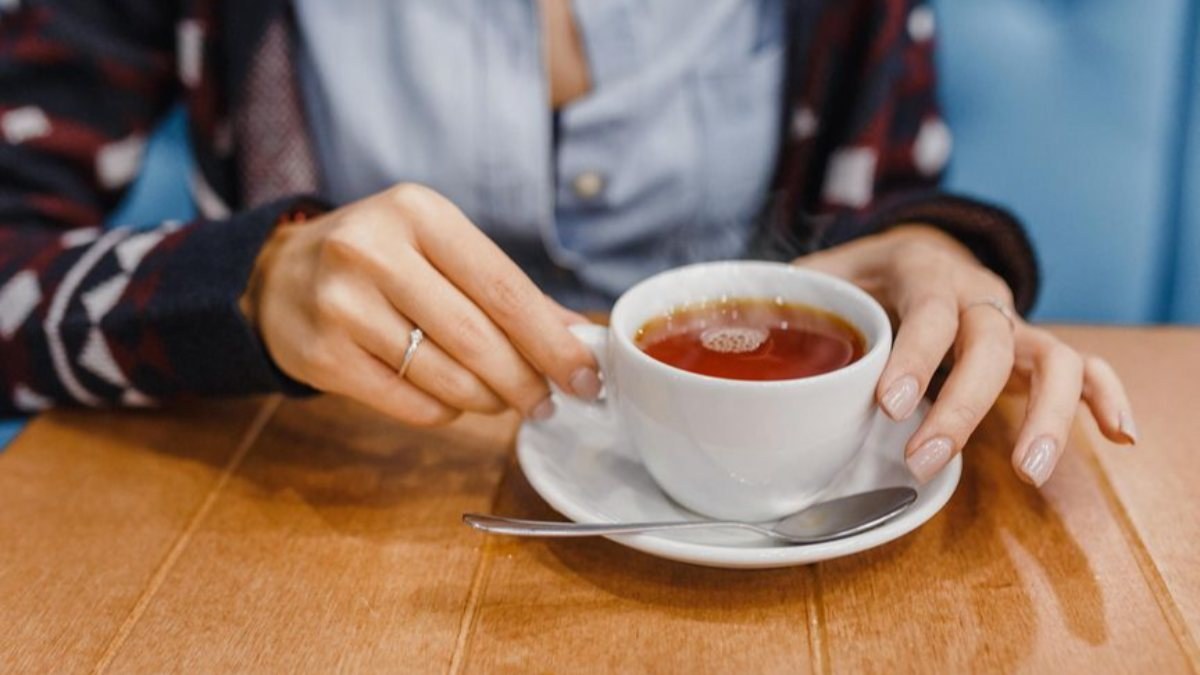 Sıcak çay içmek kanser riskini 5 kat artırıyor