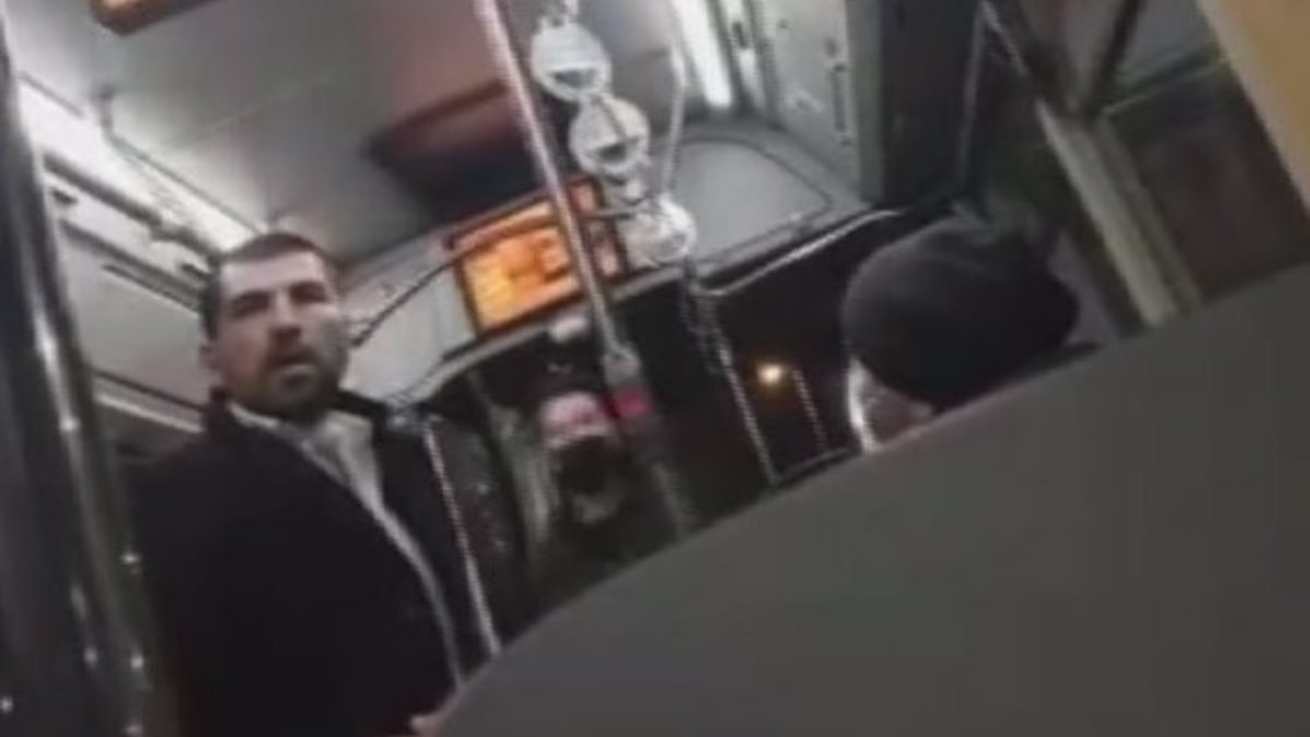 Eminönü'nde otobüs şoförü ile yolcunun durak kavgası