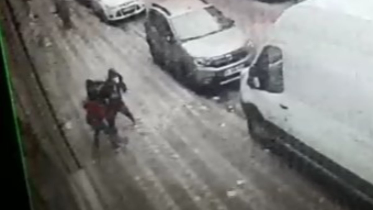 Sultangazi'de bisikletini çaldıkları çocuğu dövdüler