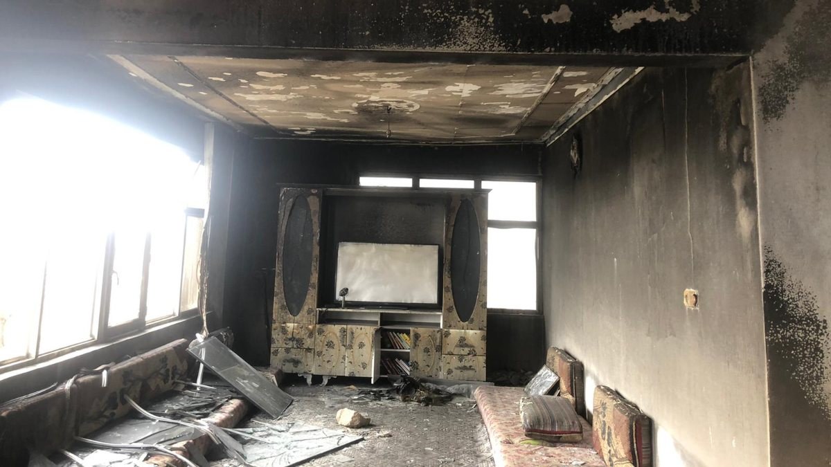 Ağrı'daki yaşlı çiftin evi, yangında kullanılamaz hale geldi