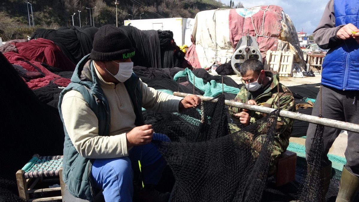 Trabzonlu balıkçılar hamsi bitince erken paydos yaptı