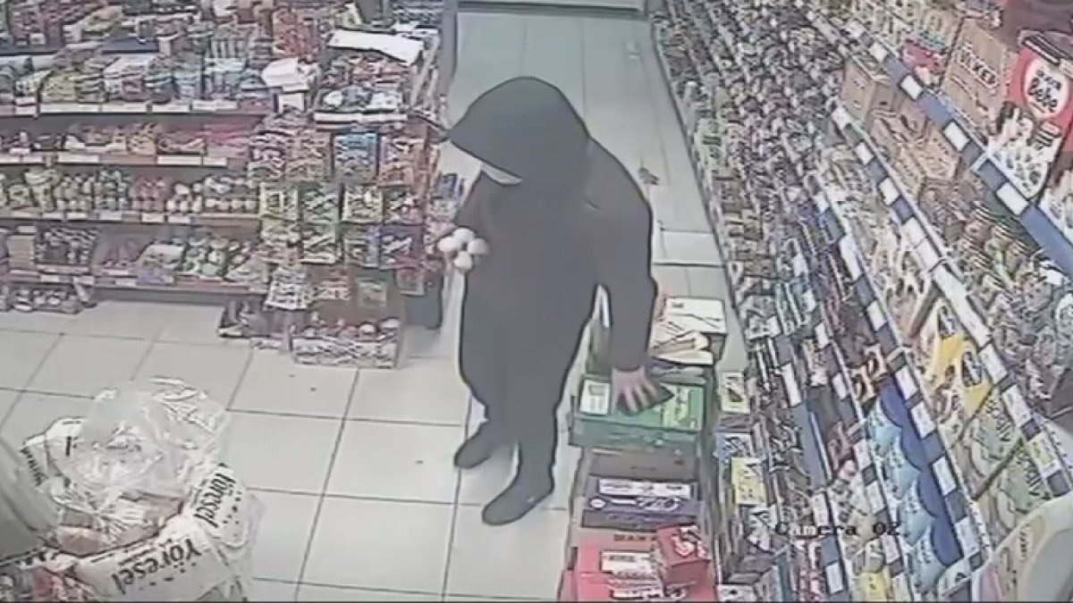 Kayseri'de marketten cep telefonu hırsızlığı