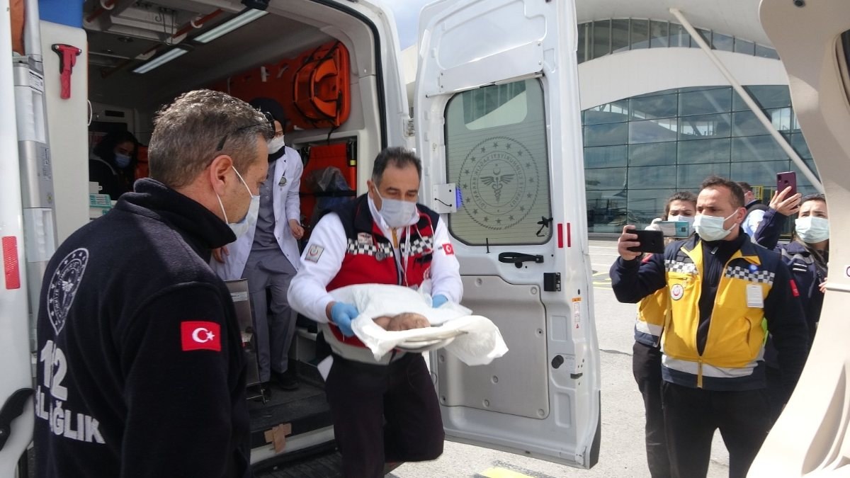 Sivas'ta ambulans uçak yeni doğan bebek için havalandı