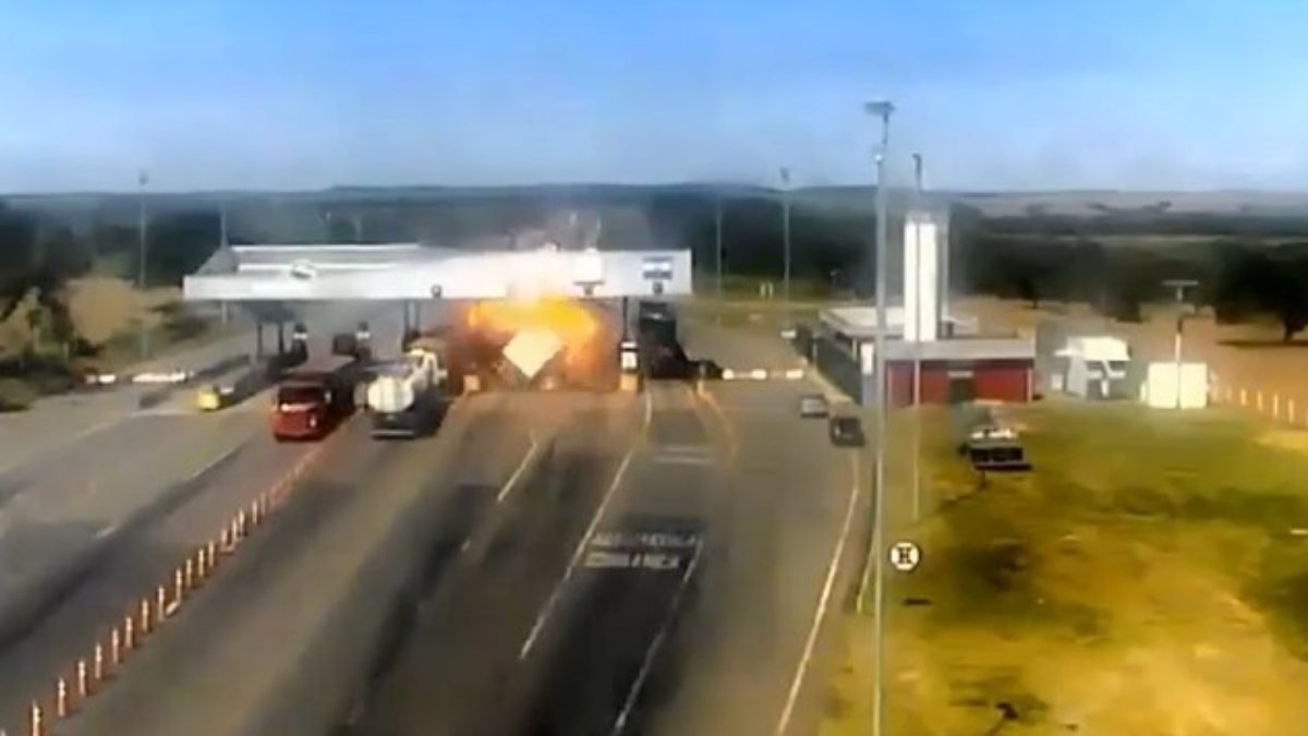 Brezilya'da deodorant yüklü kamyonun patlama anı