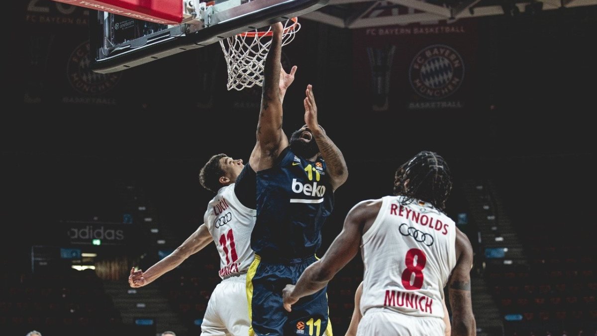 Fenerbahçe EuroLeague'de play-off'lara yükseldi