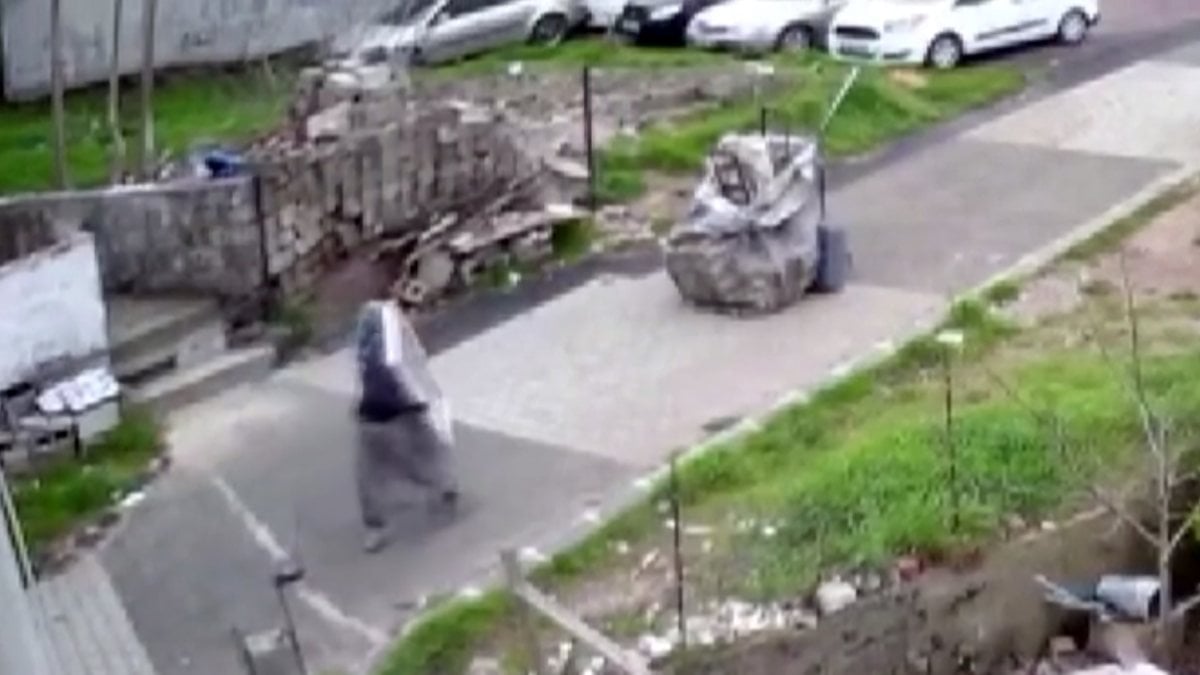 İstanbul'da kağıt toplayıcılarının hırsızlık yaptığı anlar kamerada