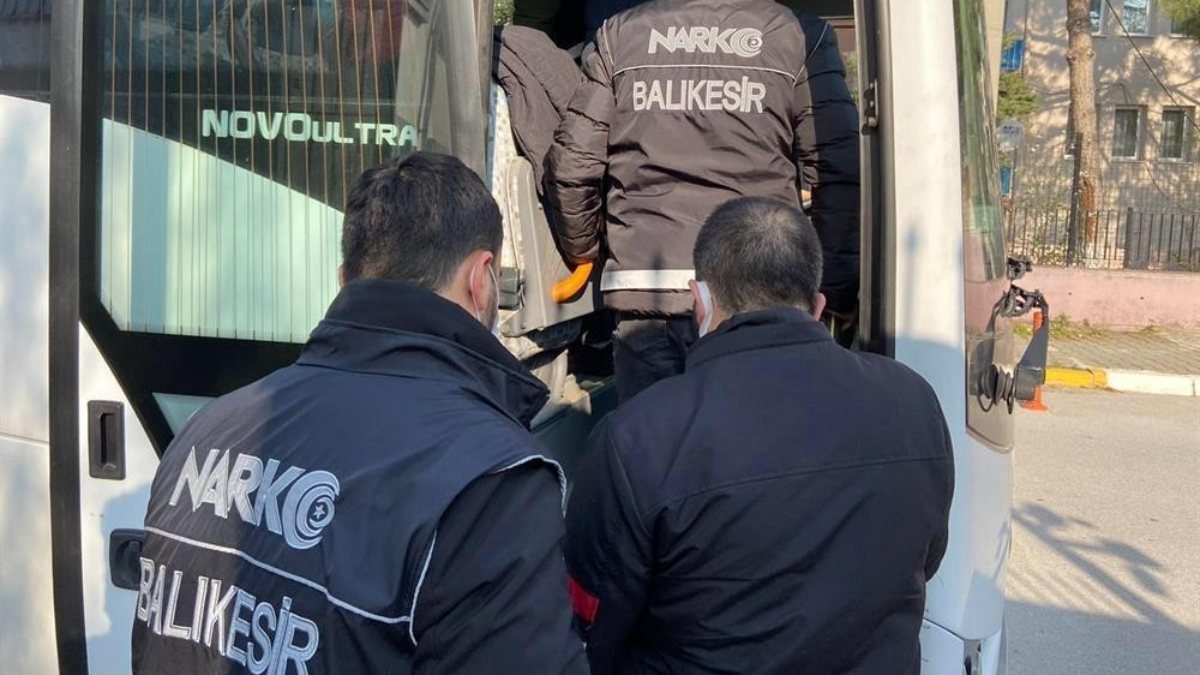 Balıkesir'de eş zamanlı uyuşturucu operasyonu: 8 tutuklama