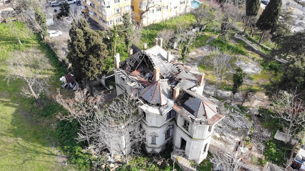 Kadıköy’deki tarihi Madam Tamara Köşkü harabeye döndü