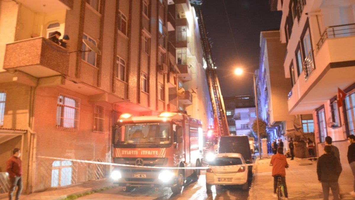 İstanbul'da çatı katında mangal yangına neden oldu
