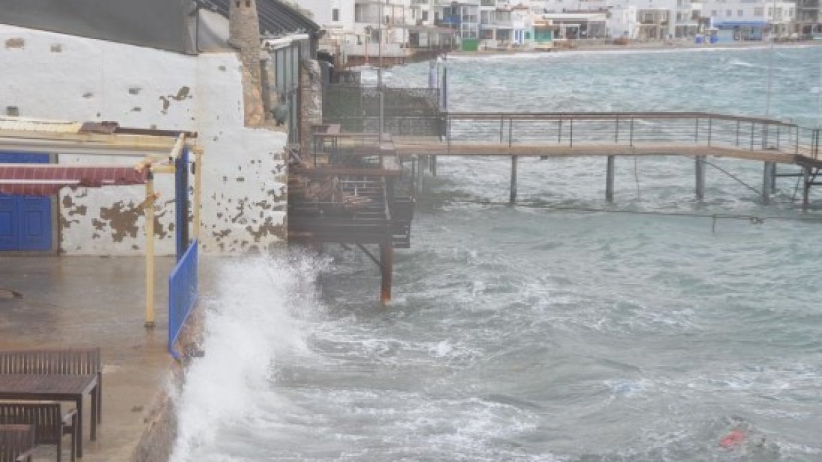 Bodrum'da fırtına günlük yaşamı olumsuz etkiledi